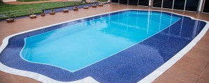 quintal-com-piscina-1000x400